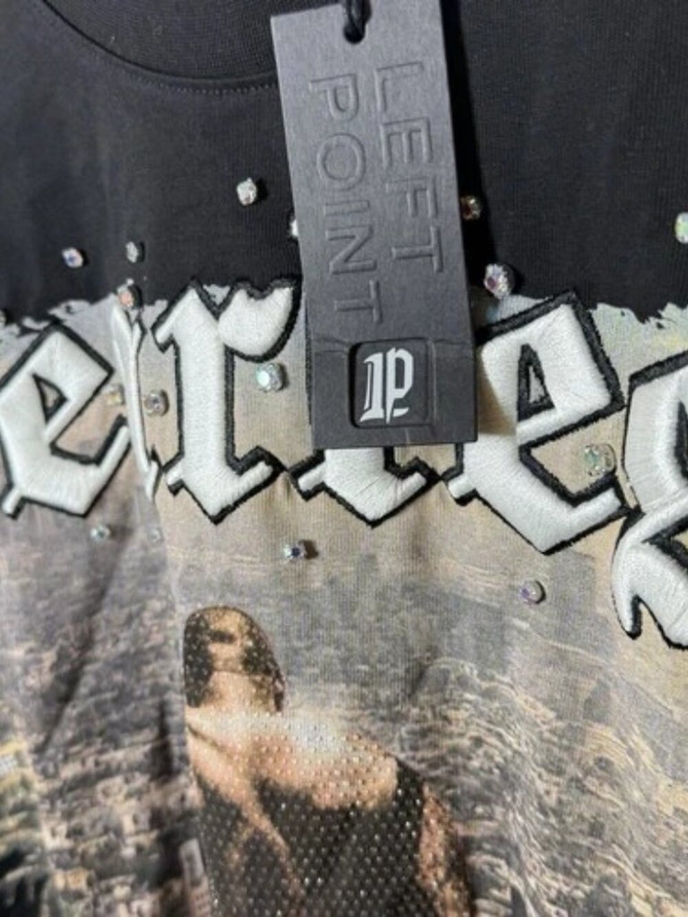 Left Point "Fearless" Rhinestone Graphic Tee 2XL - Picture 5 of 5